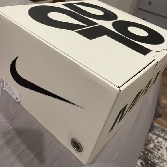 Athletic_Shoes
